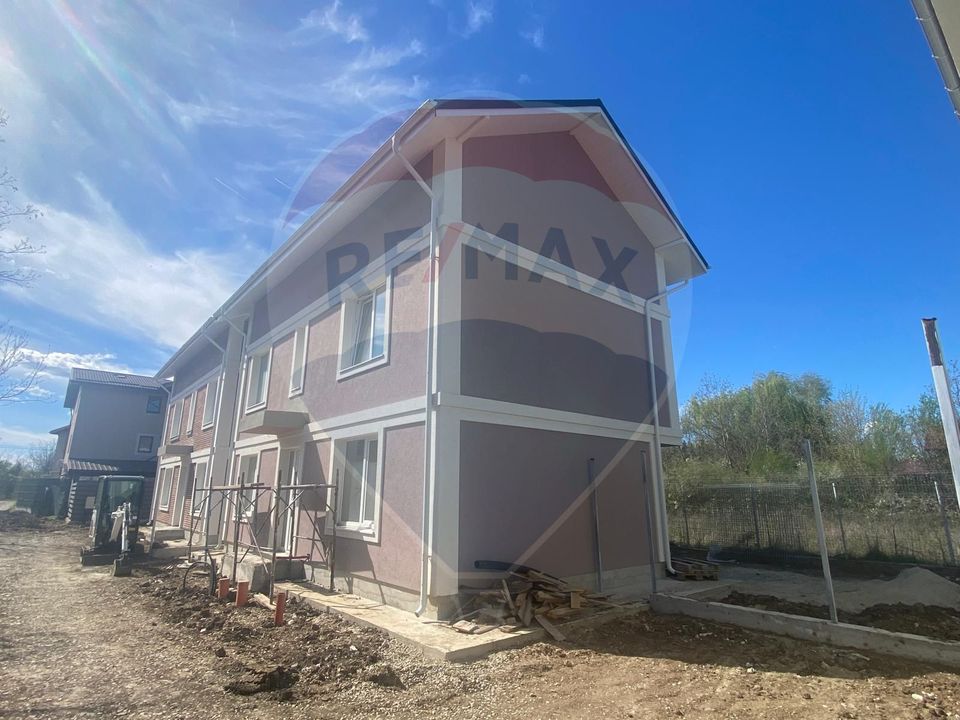 DE VANZARE Vilă cu 4 camere Otopeni