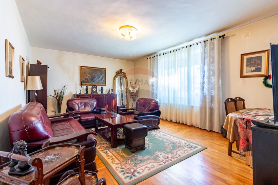 Casă / Vilă cu 4 camere de vânzare în zona Giulesti Sarbi