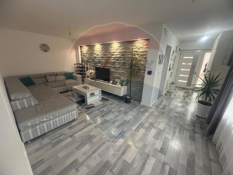 6 room House / Villa for sale, Est area