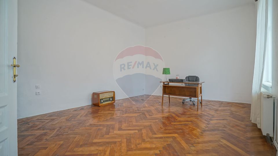 Investiție Centrul Istoric! Apartament 4 camere, 2 băi, 2 intrări