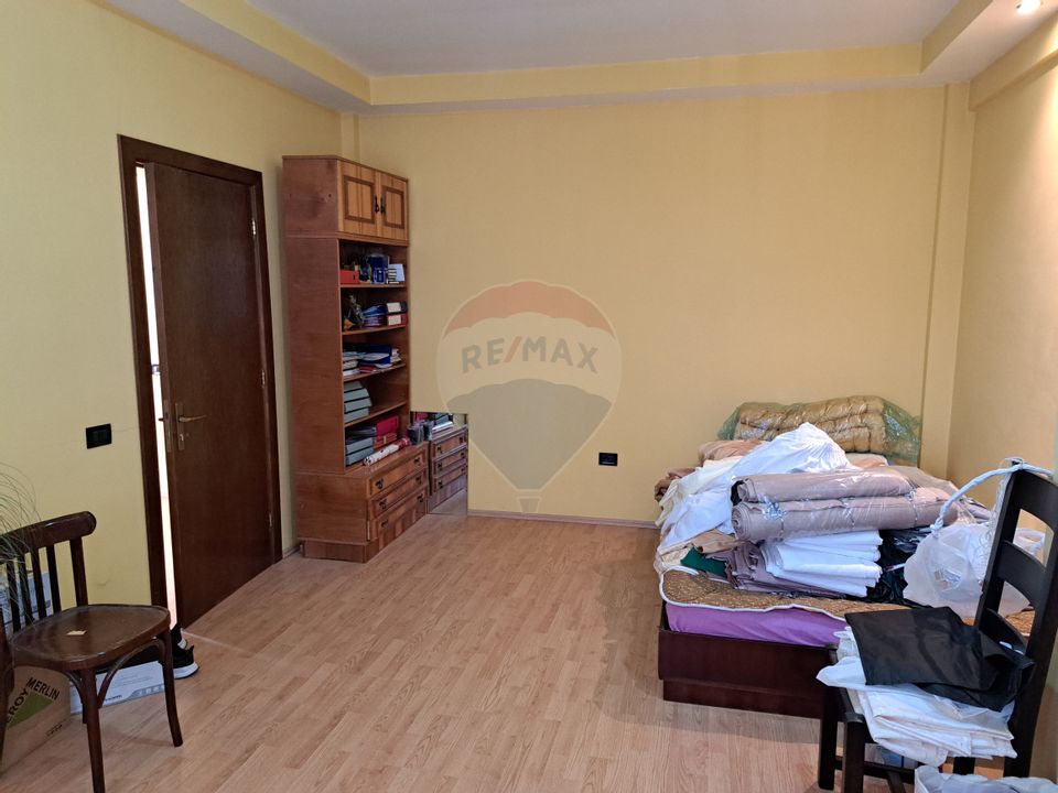 Spațiu de închiriat semicentral, 600 mp