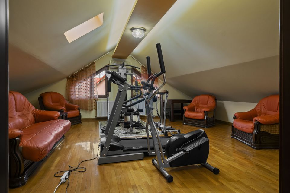 Casă / Vilă cu 6 camere de închiriat în zona Nord