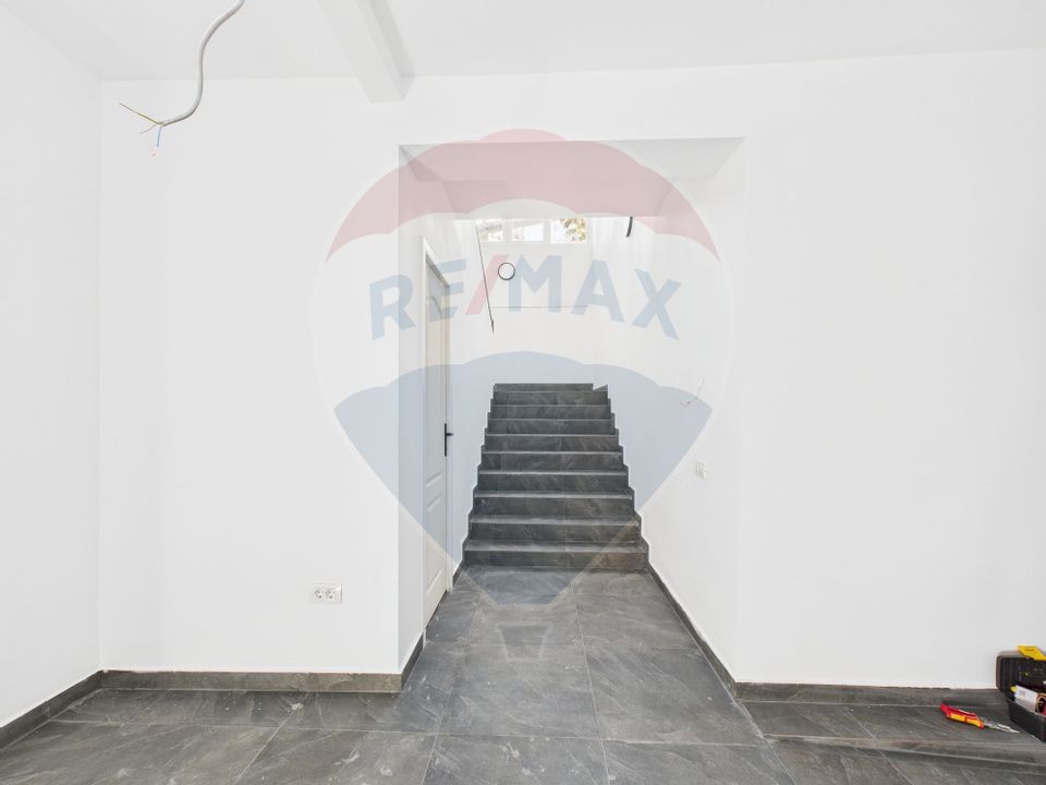 Spatiu comercial de vanzare 344 mp, Drumul Taberei-Moghioros