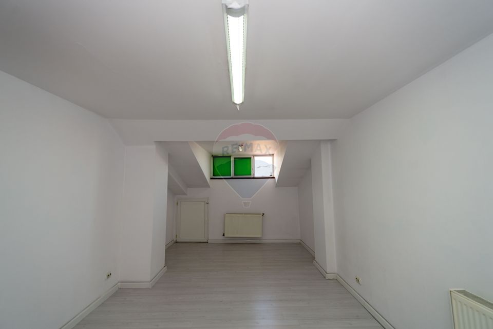 Villa with 10 rooms for rent, GF+GF+1+M, 284mpu, 220 sqm land