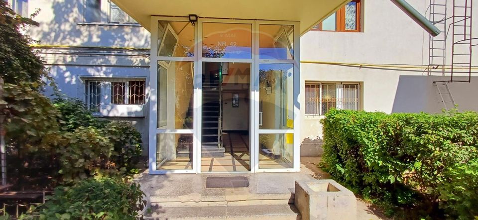 Apartament, 2 camere  decomandate de vânzare  in zona 9 Mai