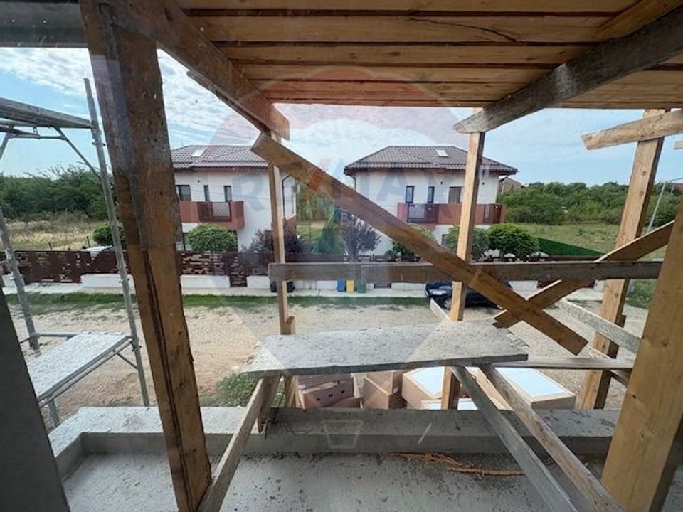 Vilă frumoasa cu 5 camere, 700 mp currte si pompa de caldura - Saftica