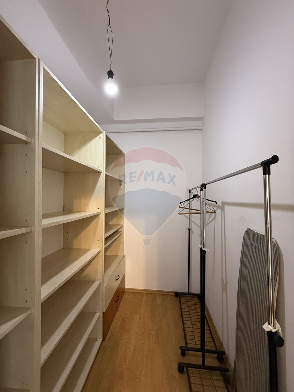 Apartament cu 2 camere de închiriat| zona străzii Ploiești| Parcare