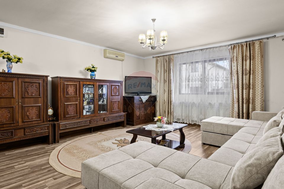 Casă spațioasă cu 4 camere și spațiu comercial în Bujac