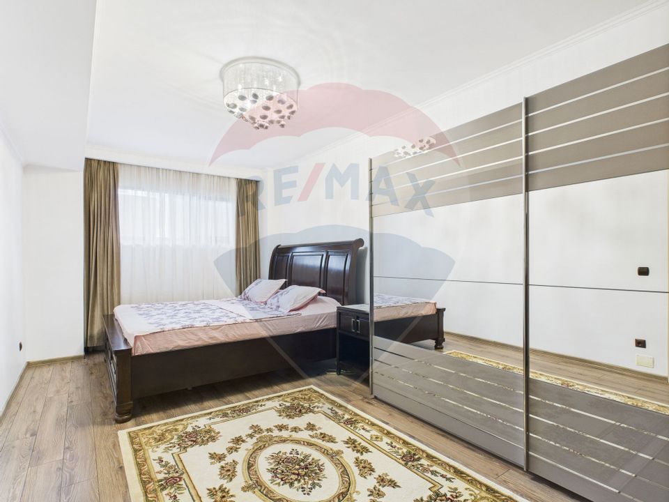 Apartament spatios 4 camere | 122 mp | Damaroaia
