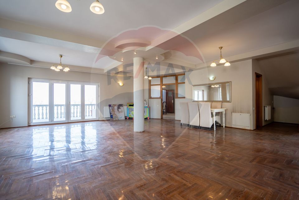 De vânzare Casă spațioasă cu teren 1.000 mp Beverly Hills, Sanmartin