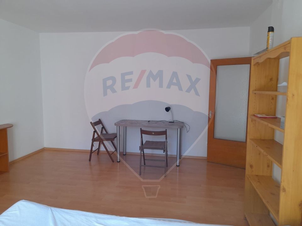 For rent Spacious studio Piata Unirii