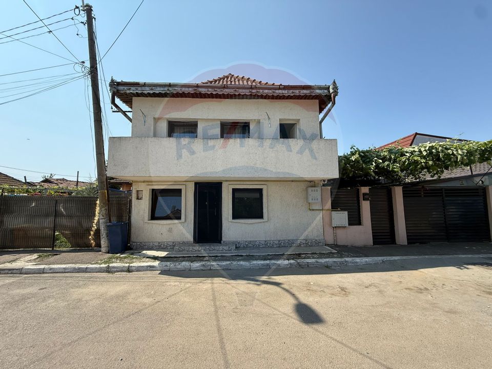 Casă  Vilă cu 4 camere de vânzare în zona Medeea  Constanta