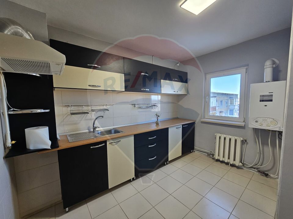 Apartament cu 3 camere de vânzare