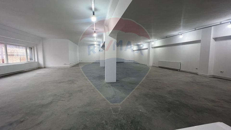 Spatiu comercial de 990mp de inchiriat