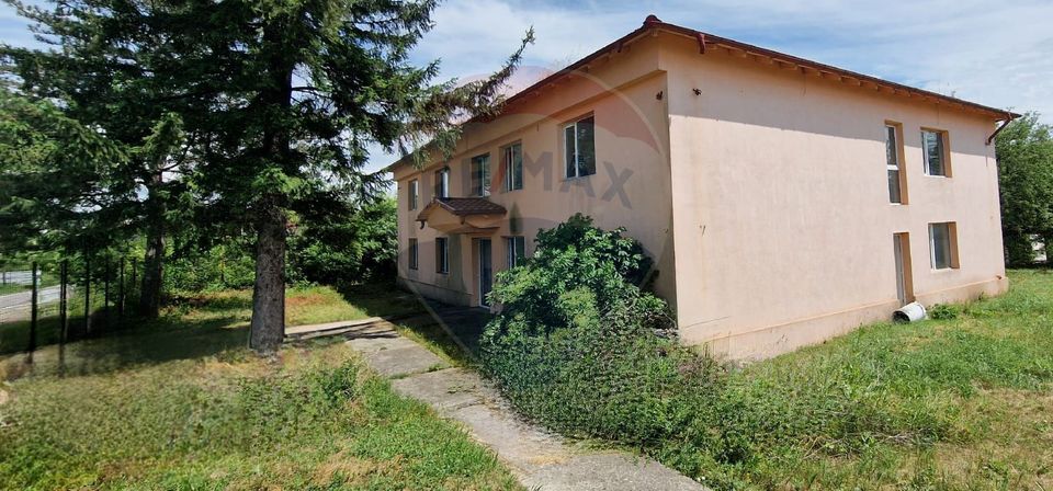 Apartamente, sediu de firma, spatii comerciale, in Com. Traian/Bacău