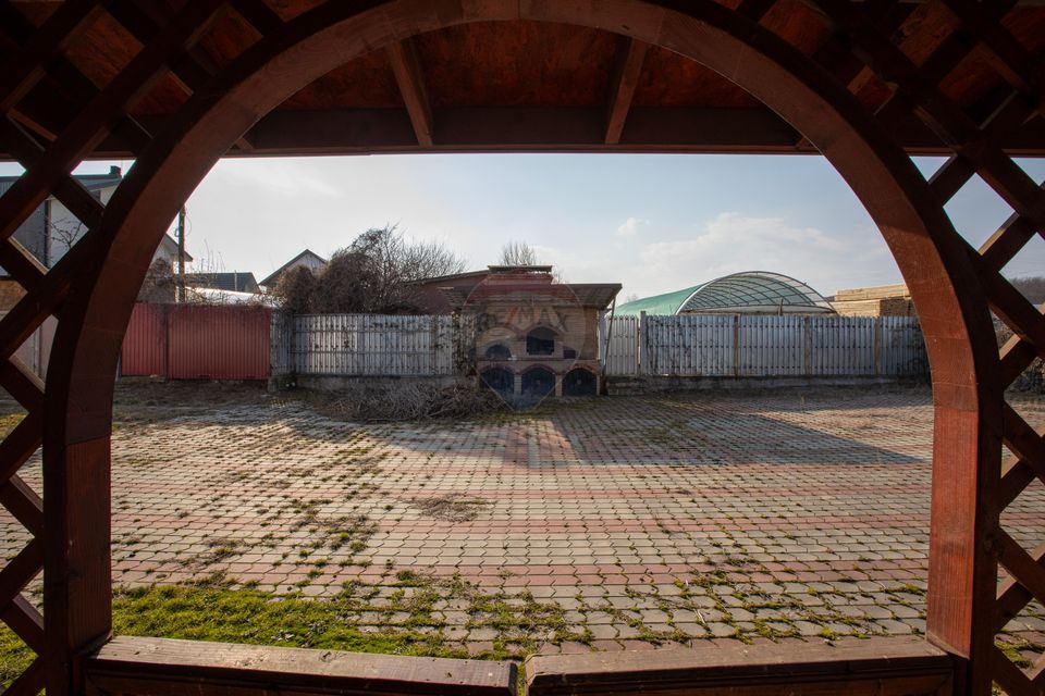 Hală 1.000 mp + curte 3.200 mp + CASĂ 160 mp BONUS | Acces TIR | Bacău