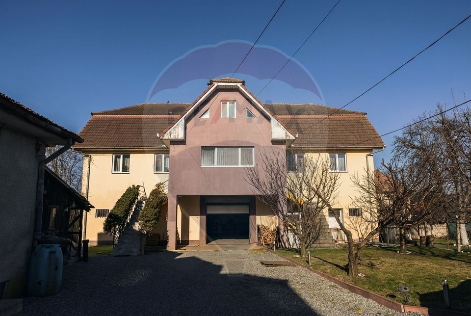 8 room House / Villa for sale, Sud-Est area