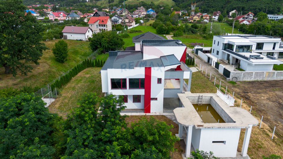 Vilă cu piscină de vanzare  – Bistrița