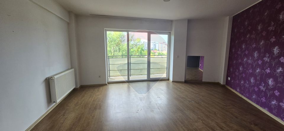 Apartament cu 3 camere de vânzare, de 122mp, zona Iris,