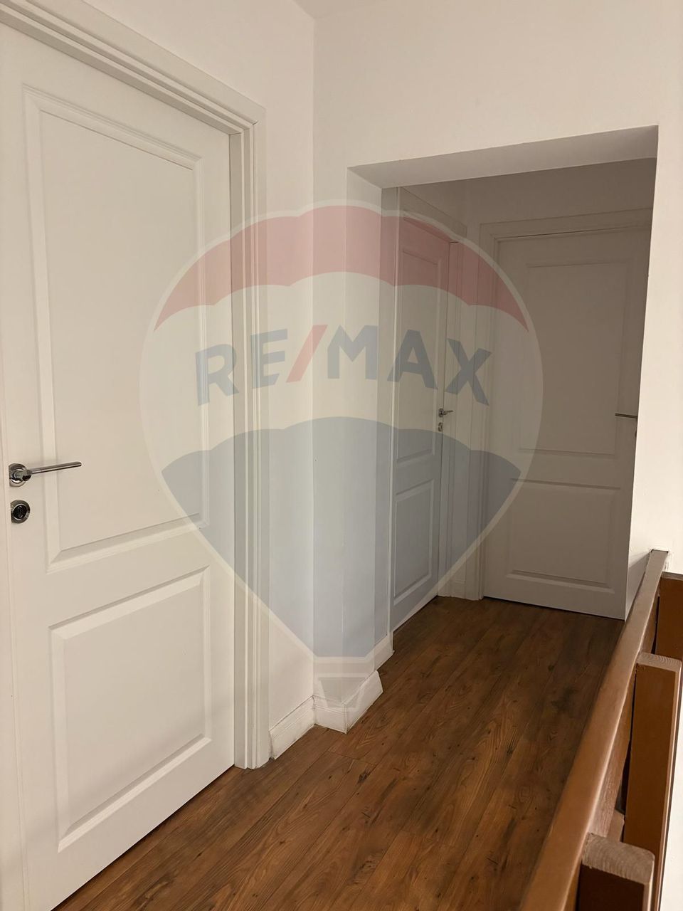 Apartament cu 4 camere de vânzare în zona Central