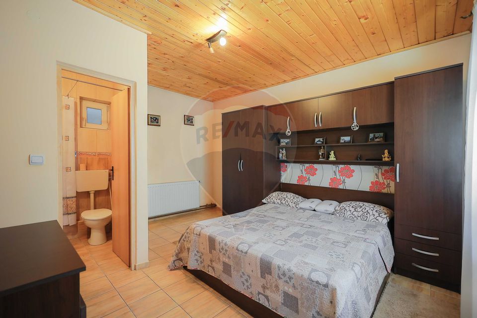 Casă și teren de 1397 mp de vânzare în Ineu, la 18 km de Oradea