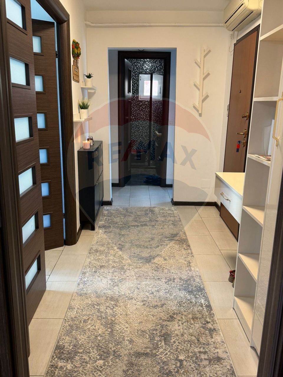 de inchiriat 3 camere, 70 mp, ultrafinisat, 3/4, centrala