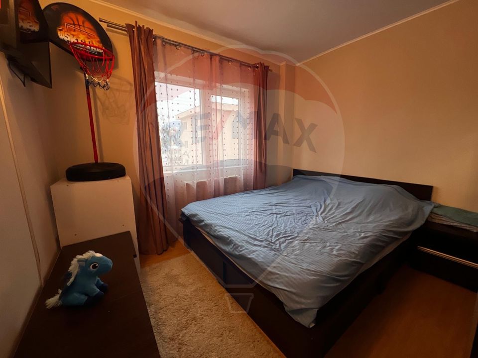 Apartament 4 camere decomandat cu loc de parcare etajul 3