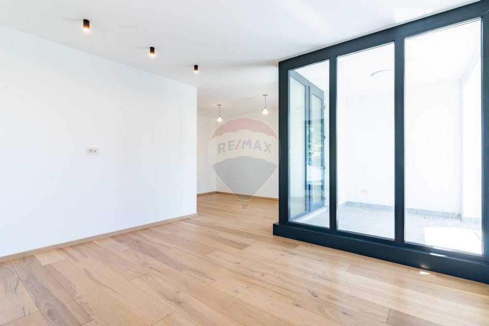 8 room House / Villa for sale, Lacul Tei area