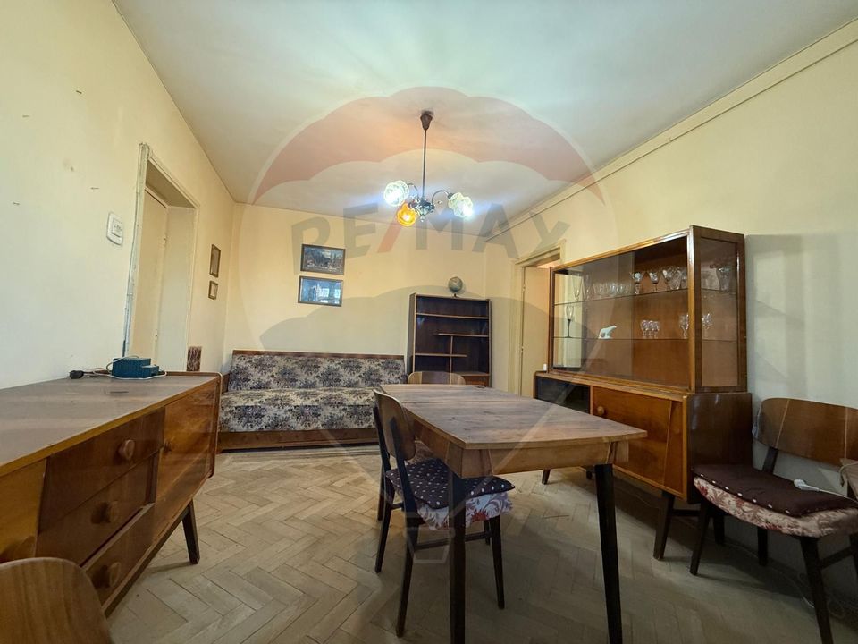 Apartament de vanzare 3 CAMERE în zona Spital Constanta