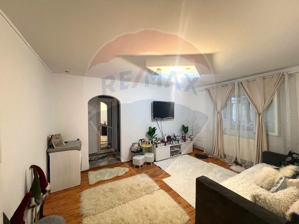 Apartament de vânzare cu 2 camere semidecomandate în zona Ura
