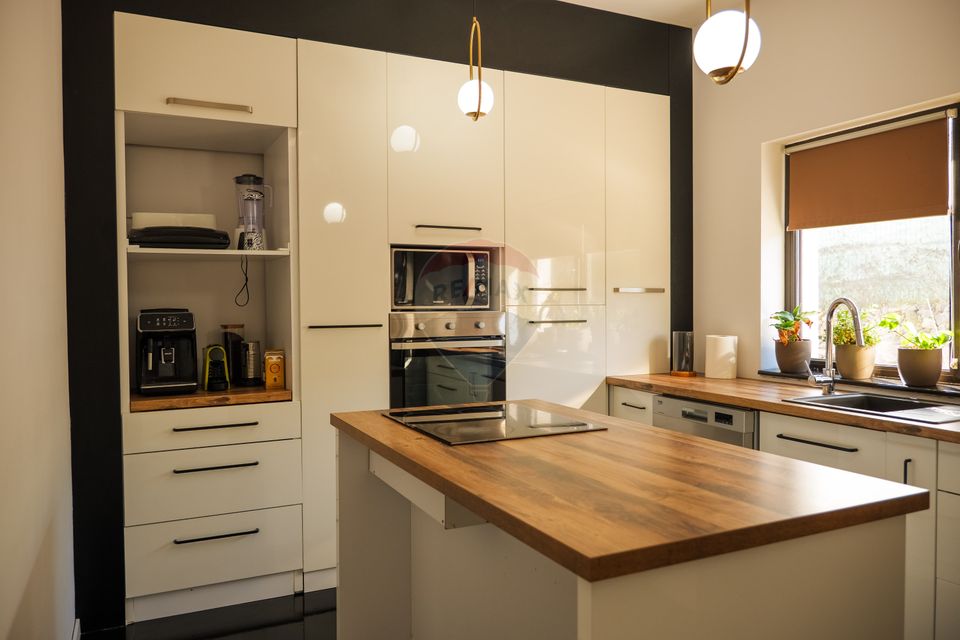 4 room House / Villa for sale, Central area