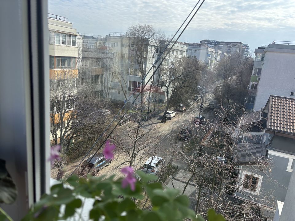 Apartament cu 2 camere de vânzare în Baneasa , Herastrau