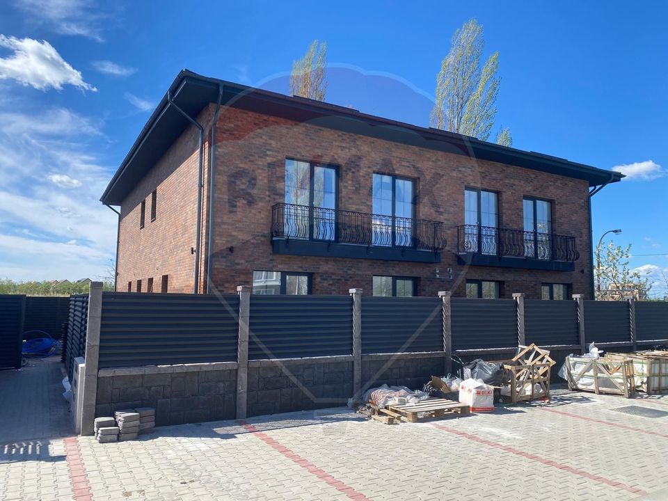 DE VANZARE Vila tip Quadruplex OTOPENI