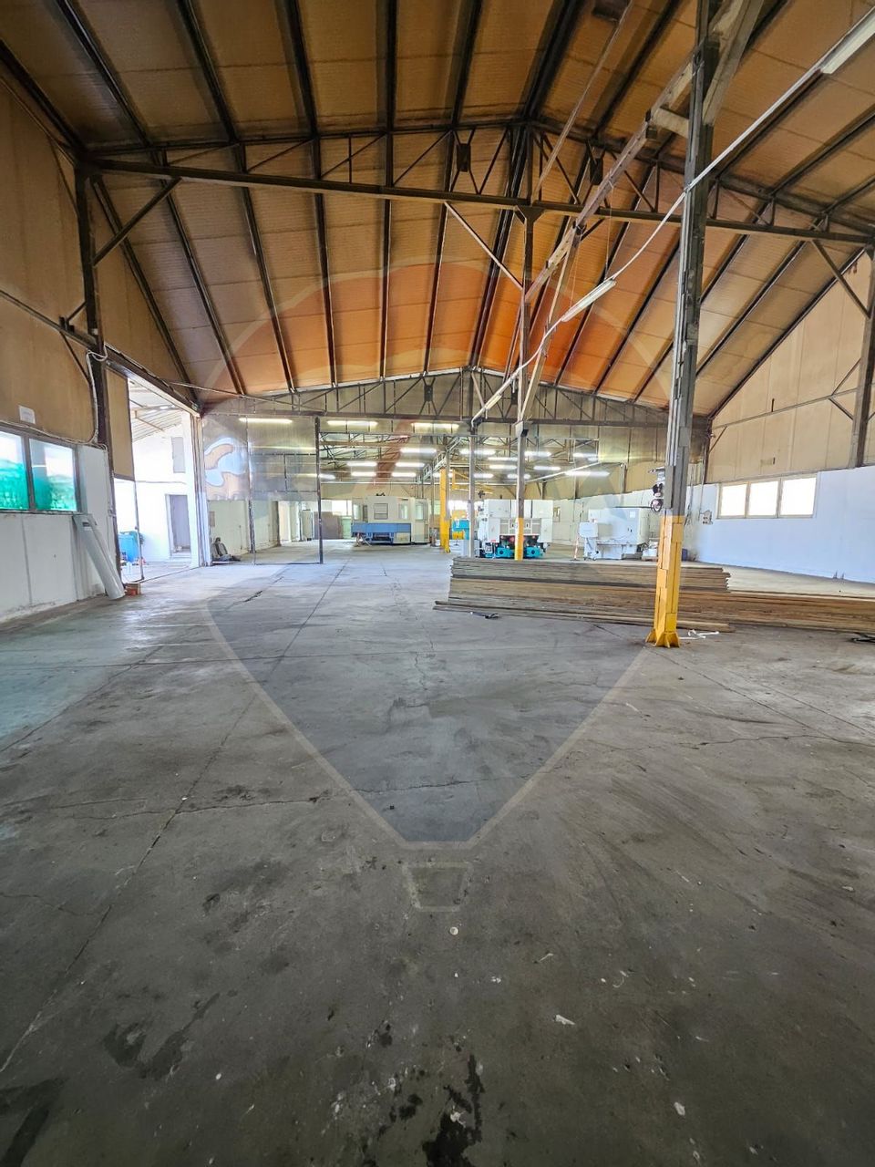 600sq.m Industrial Space for rent, Sannicolau Mic area