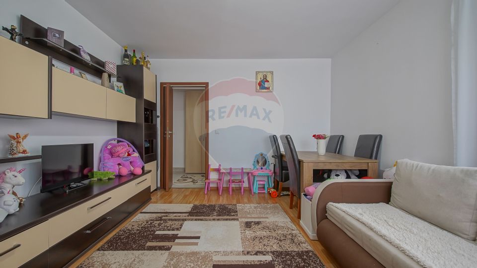 REZERVAT! Apartament cu 2 camere de vânzare, decomandat.