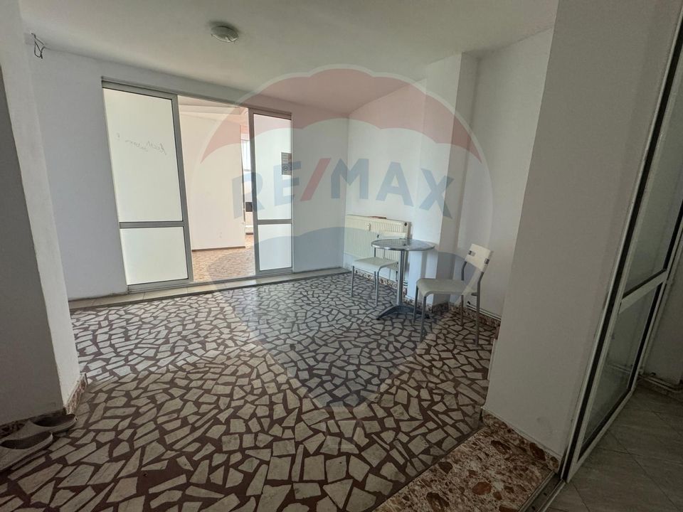 Spațiu comercial de 900mp de închiriat în zona Romanesti