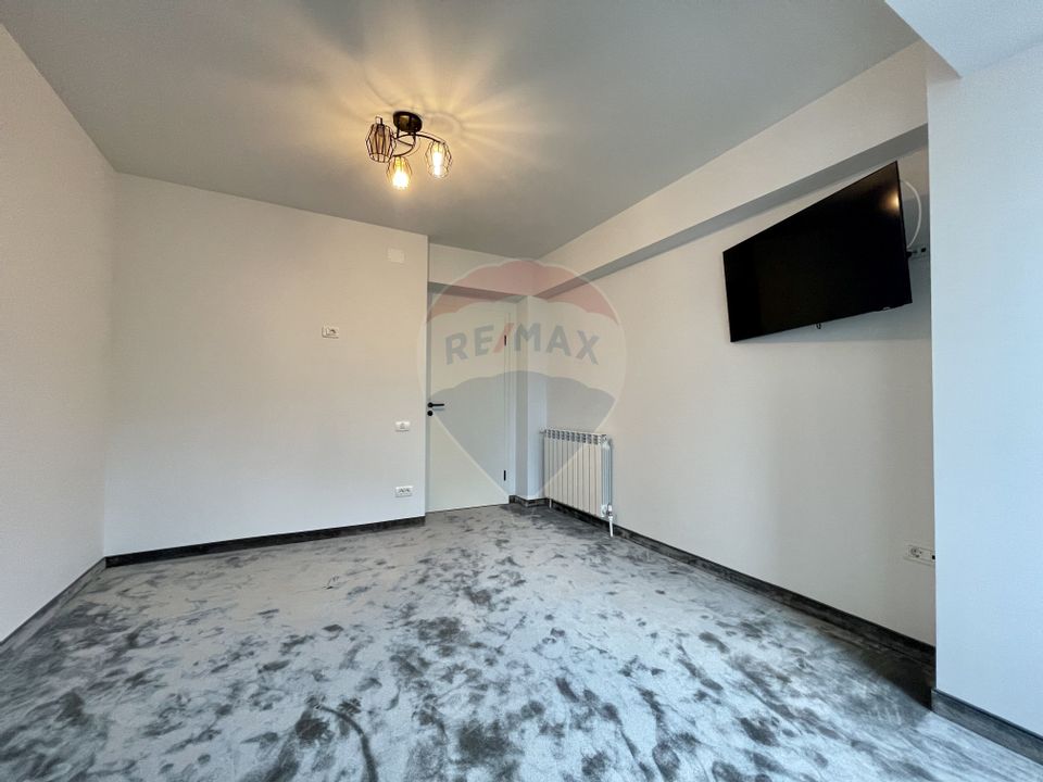 Apartament cu 3 camere de închiriat în zona Faleza Nord