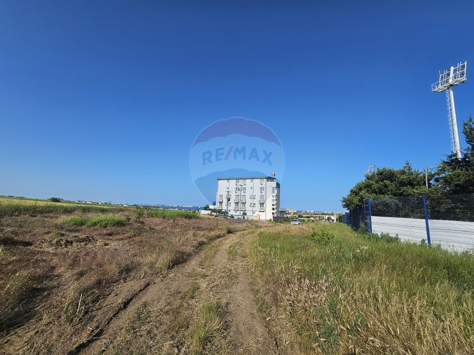 Teren de vanzare 1,070 mp Ovidiu / Academia Hagi