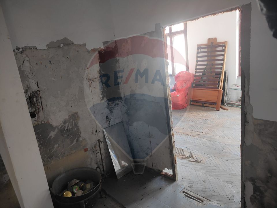 5 room Apartment for sale