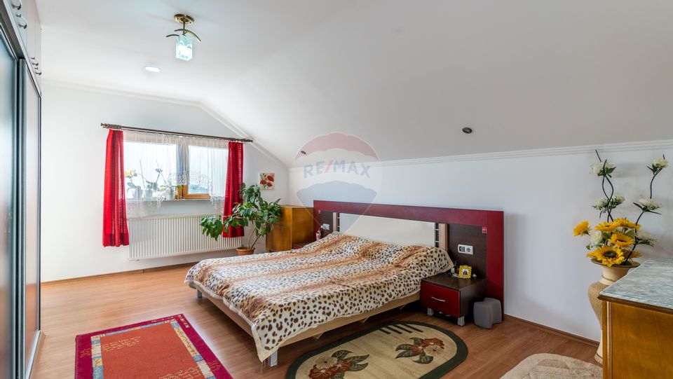 Casă cu 7 camere de vânzare în Dej