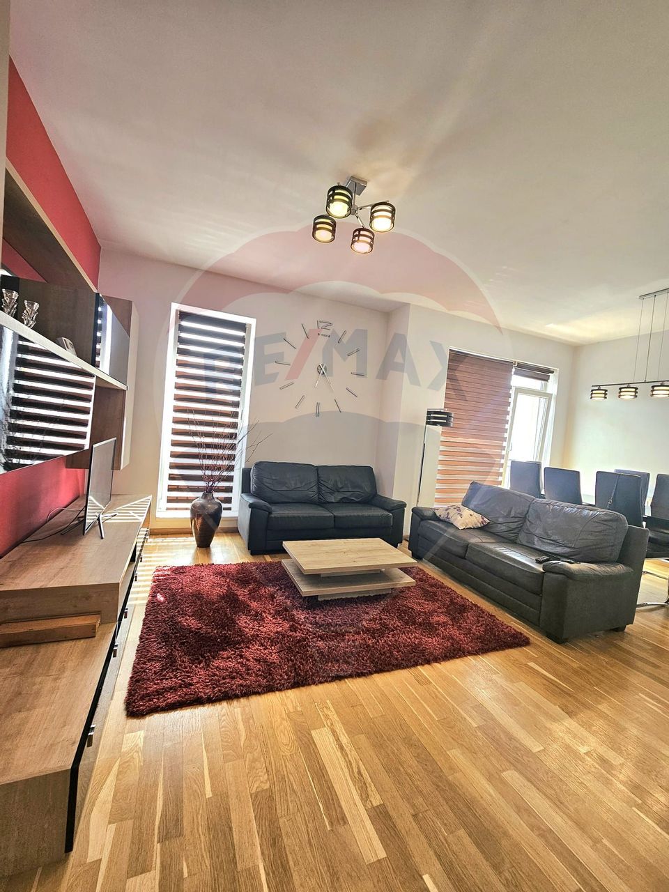 Apartament modern cu 3 camere de închiriat