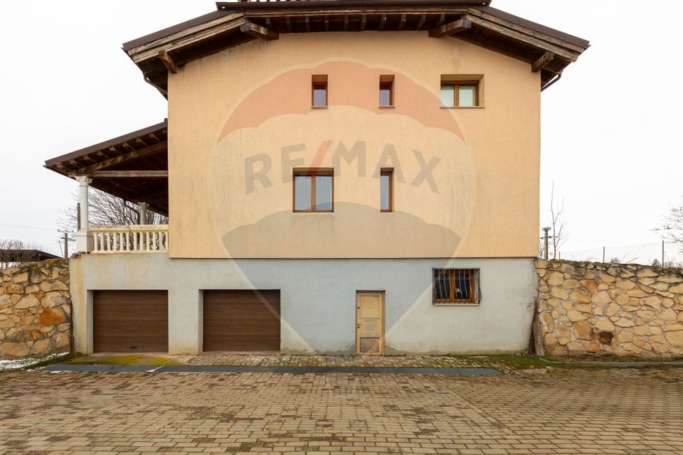 8 room House / Villa for sale