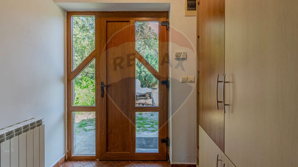 Casa CU POVESTE rezidential/ vacanta in Teliu cu 1700 mp teren!