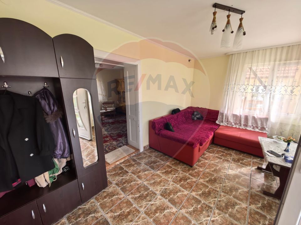 Casă spațioasă cu garaje în Seini | De Vanzare |