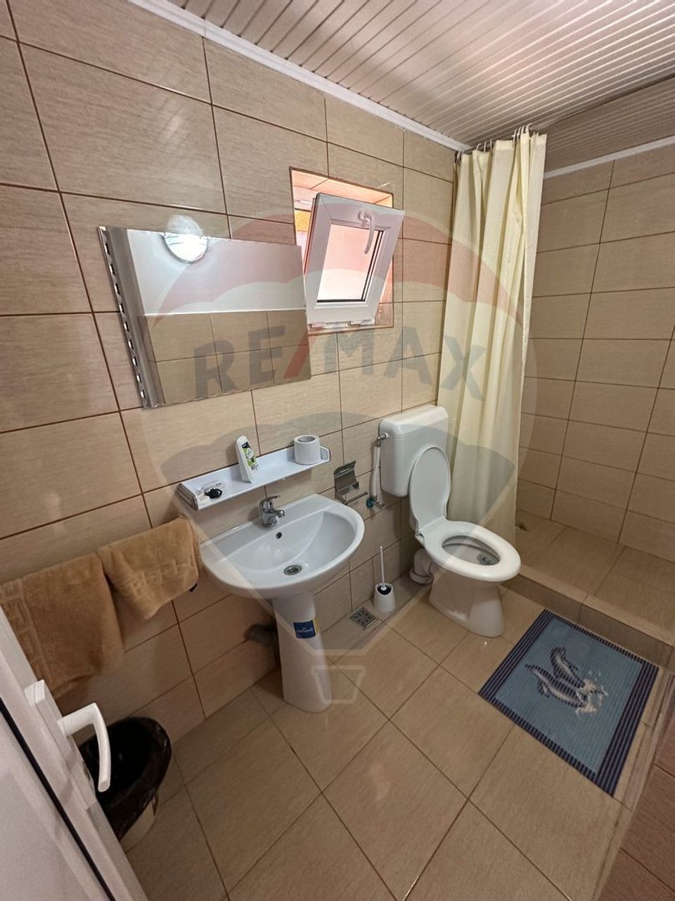 1,700sq.m Commercial Space for sale