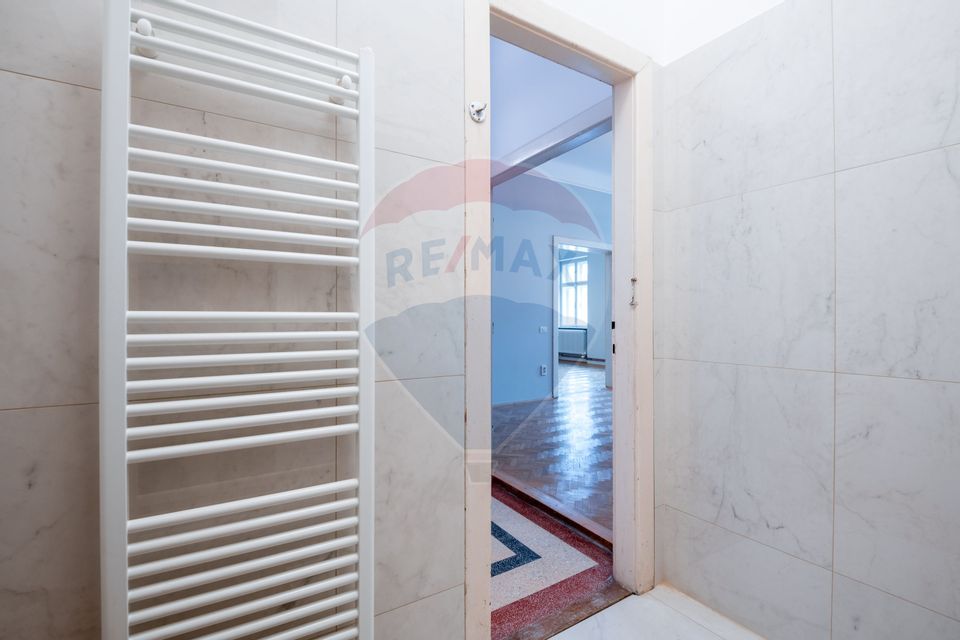 Vanzare  apartament de 2 camere in cladire interbelica, ultracentral