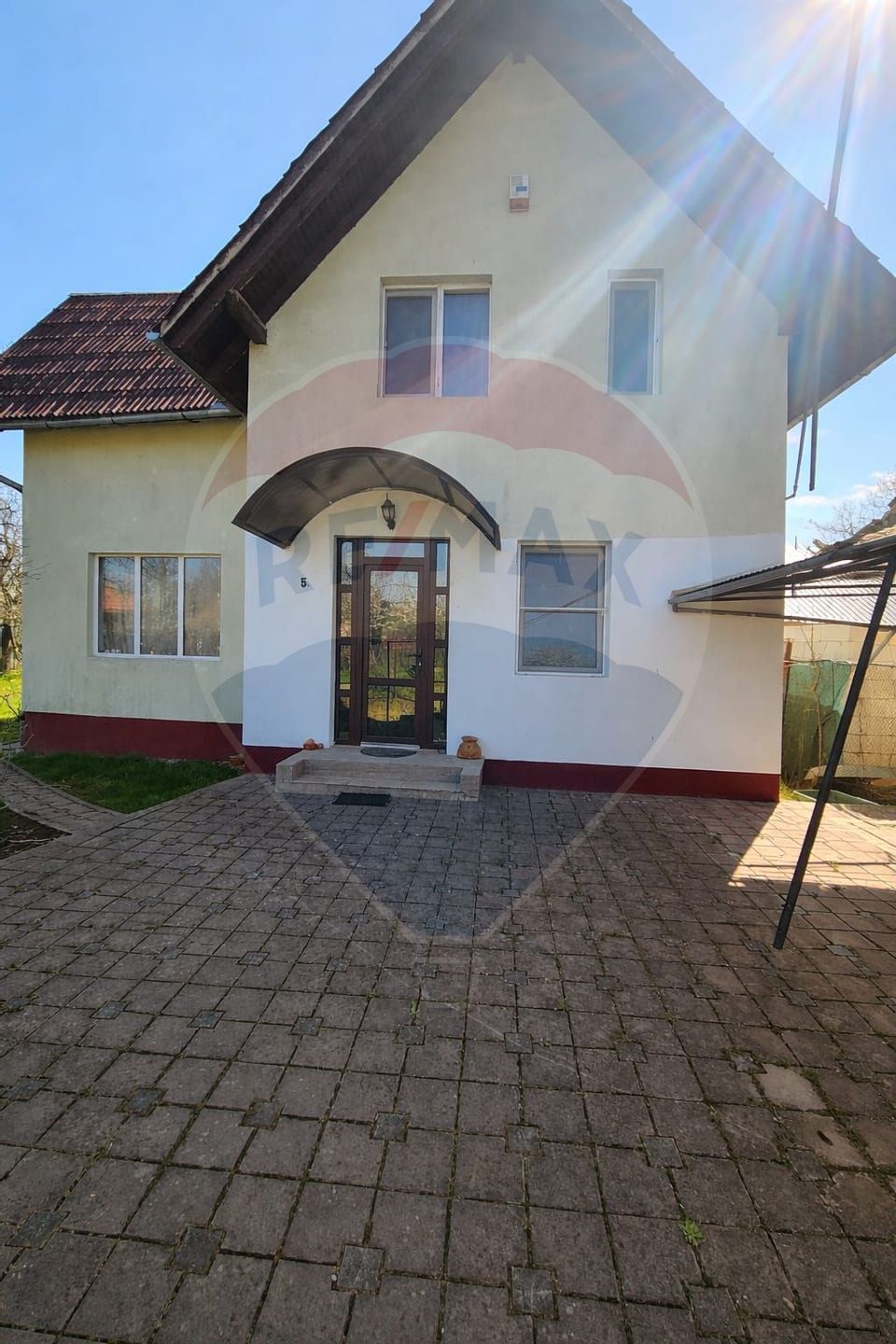 Casă / Vilă 5 camere, curte amenajată, mutare imediata