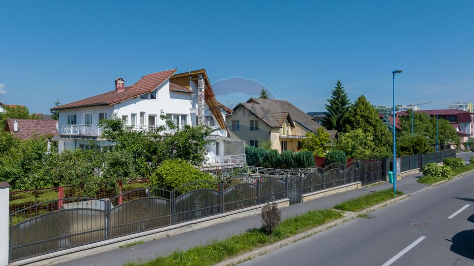 Vila impunatoare, rezidenta cu pretentii, Tractorul, Brasov