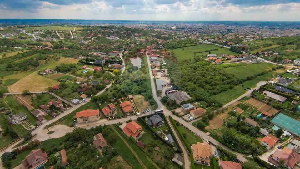De Vânzare Teren Intravilan 1210 mp, dublu front, Strada Izvorului