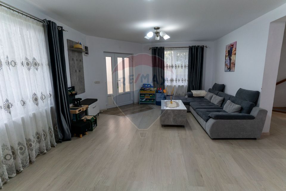 Casă / Vilă deosebita de vânzare, Hateg jud. Hunedoara